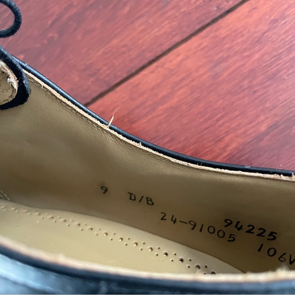 Johnston & Murphy Black Leather Wingtip Dress Shoes size 9 - Picture 3 of 7